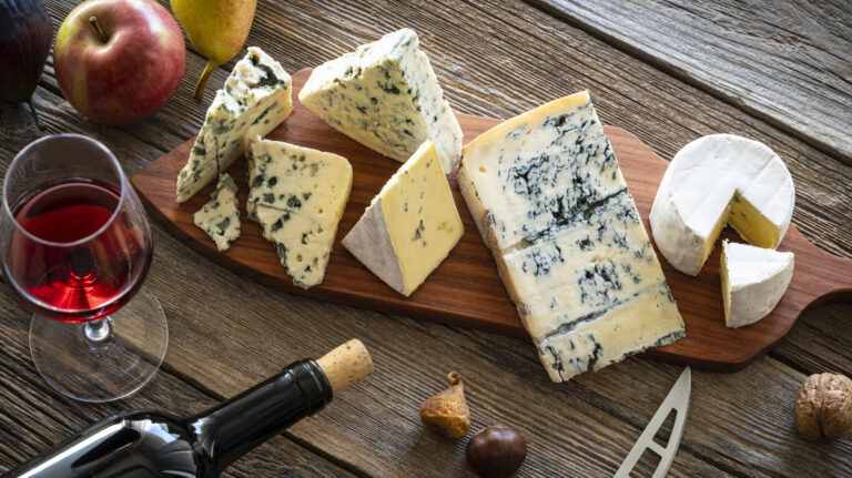 Gorgonzola Cheese vs Blue Cheese: Bold Cheese Face-Off